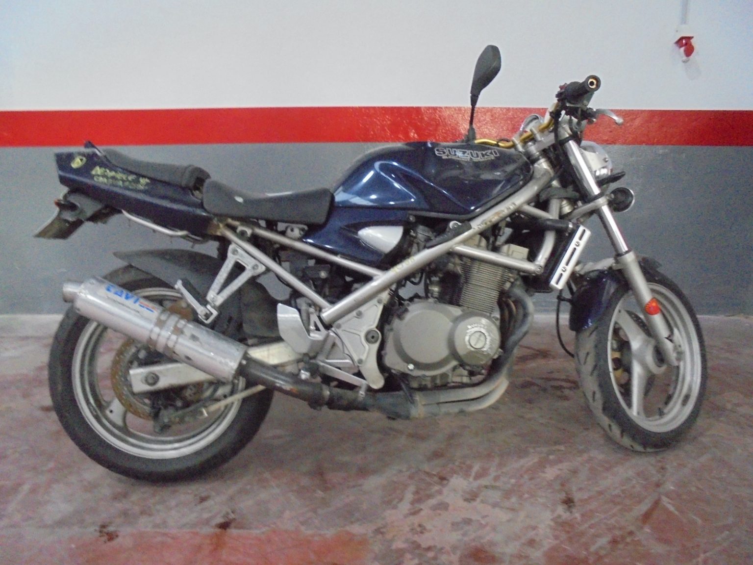 Suzuki bandit 400 красноголовый