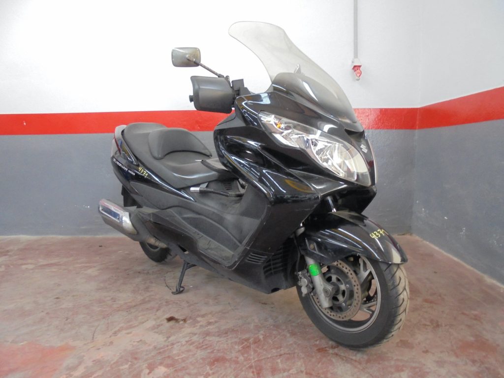 Motul SCOOTER EXPERT 4T 10W-40 Motoröl Für Suzuki AN 400 Burgman 2007-2016 - 2 Liter