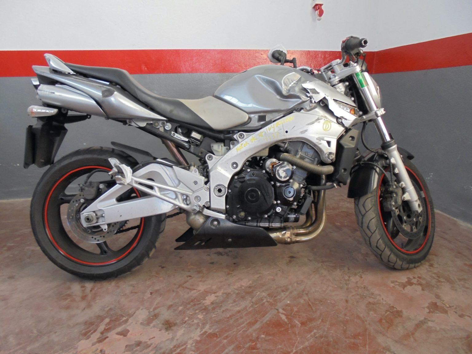 Support (?) Pour Suzuki GSR 600 (2006 à 2010) - Pièce D'occasion, état à Vérifier Sur Photos