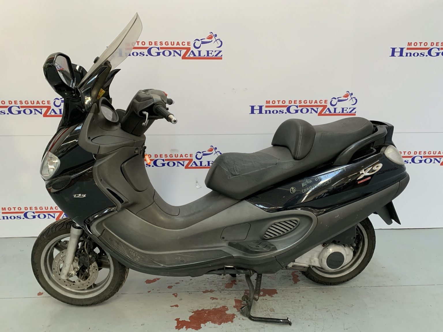 KYN Bremsbeläge Für Piaggio X9 125 Evolution (Heng Tong / 2-Pin) – Organische Scheibenbeläge Vorne & Hinten, 2005-2007